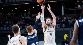 西甲联赛巴塞罗那队逆转夺冠，梅西关键进球锁定胜局